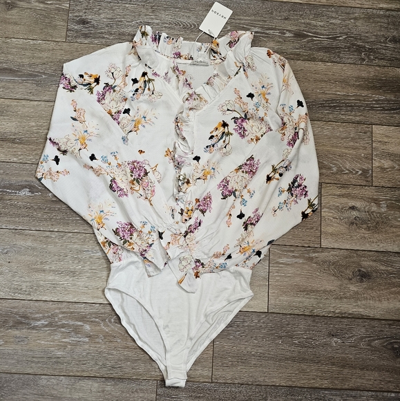 Heyson Tops - Hey son floral spring/summer bodysuit sz S